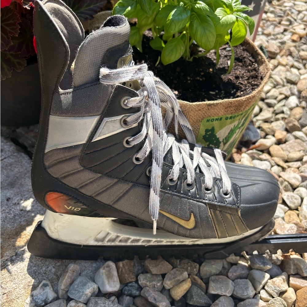 Men’s Nike V10 Hockey Skates